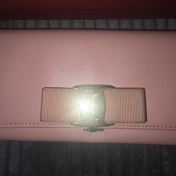 Salvatore Ferragamo Vara Bow long wallet Pink Box Included - Picture 3 of 10